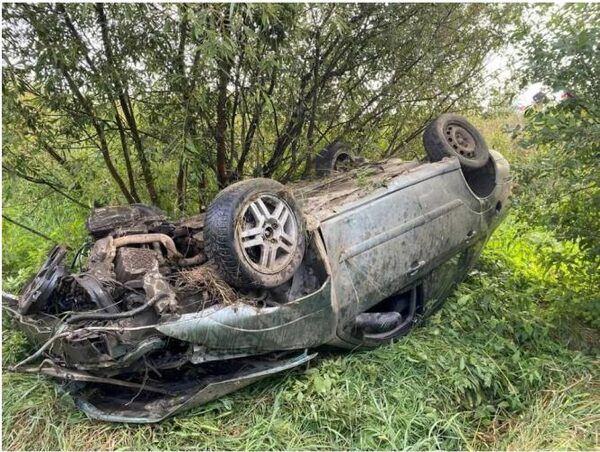 На Урале водитель-бесправник вылетел через лобовое стекло и погиб
