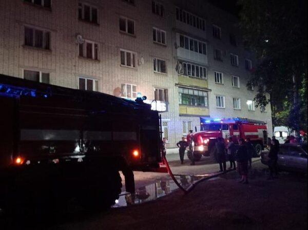 Ночной пожар в Богдановиче выгнал из дома более полусотни человек