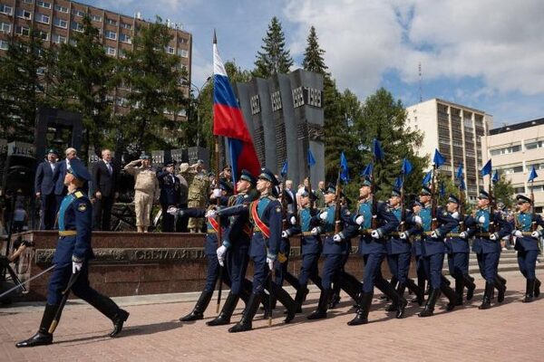 Уральцы отметили День ВДВ торжественным митингом