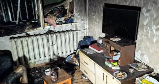 В Екатеринбурге пожар в пятиэтажке выгнал на улицу десяток жильцов