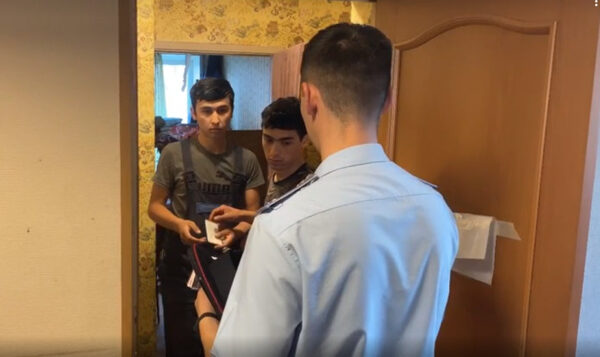 В хостелах Петербурга обнаружили 55 мигрантов