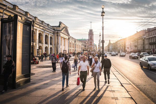Всё больше российских туристов приезжает посмотреть Петербург