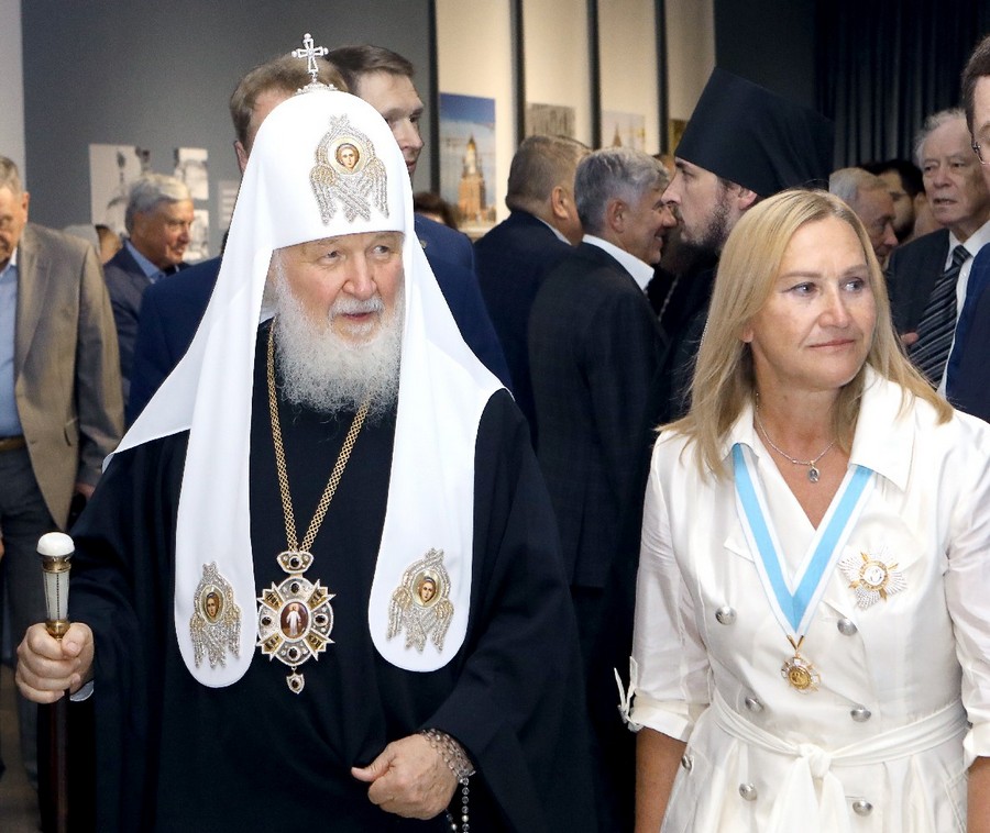 В Храме Христа Спасителя открылась выставка, посвященная вкладу Юрия Лужкова в возрождение святынь Москвы